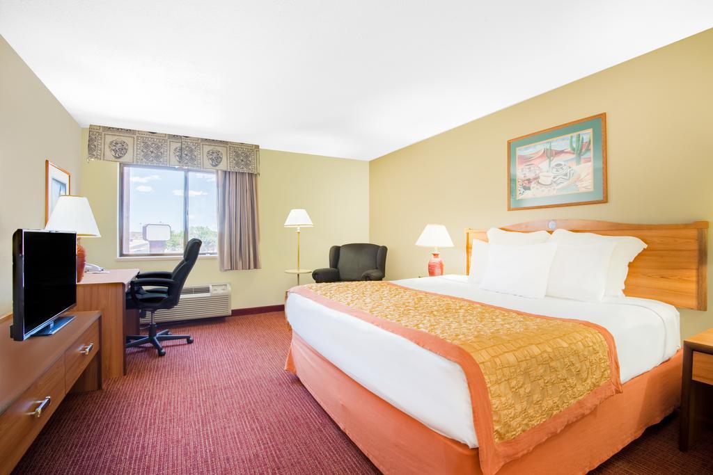 Hawthorn Suites By Wyndham Albuquerque Room photo